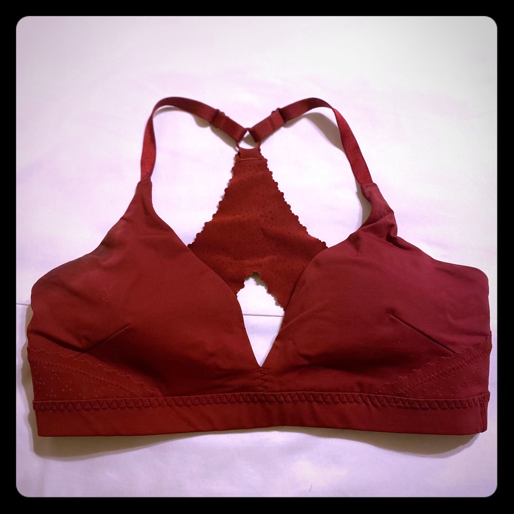 Lululemon Free Spirit Laser Cut Sports Bar
